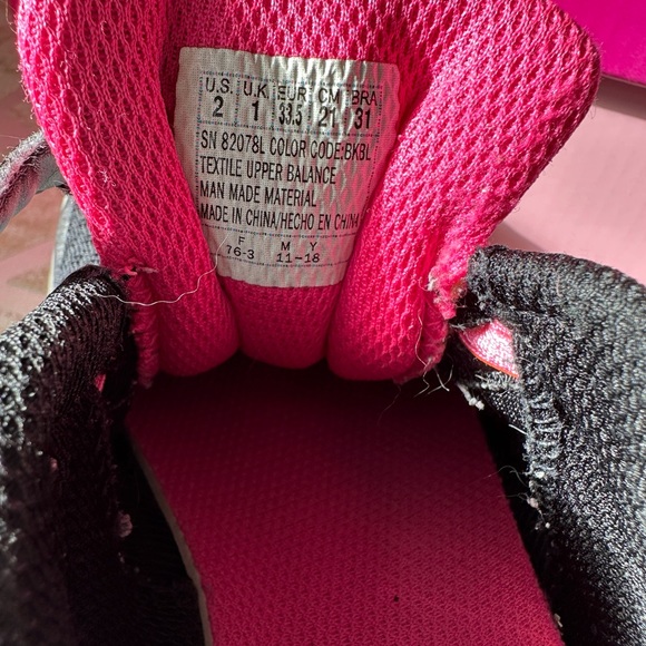 Skechers Girls Running Shoes in Size 2 - Picture 4 of 5